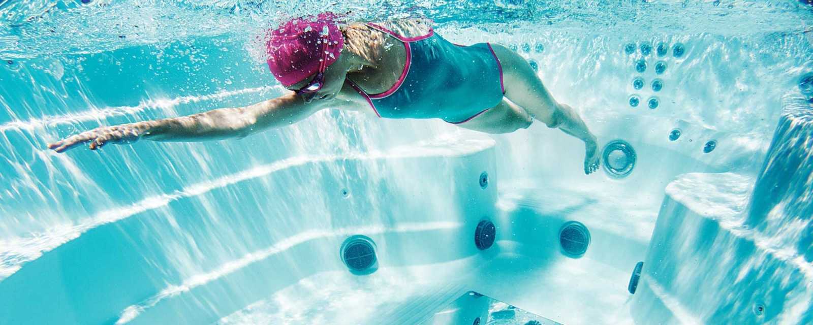 Swim Spa mit Bodenspiegel