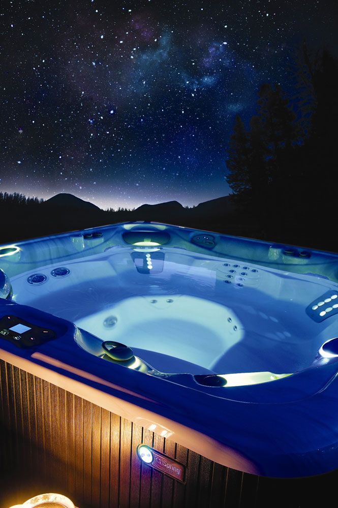 HotSpring-Outdoor-Whirlpool-Abendfoto