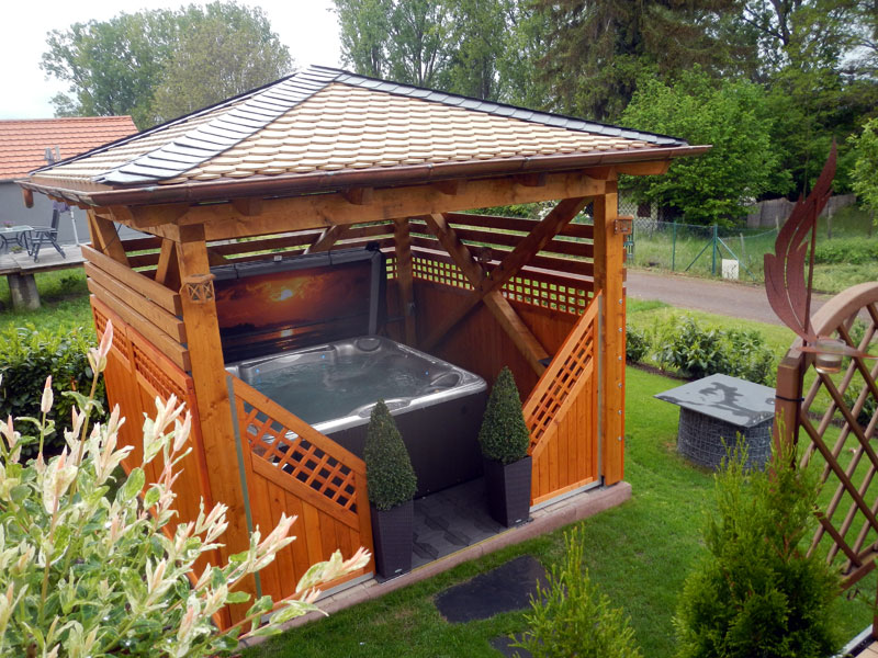 HotSpring-Outdoor-Whirlpool-Pavillion