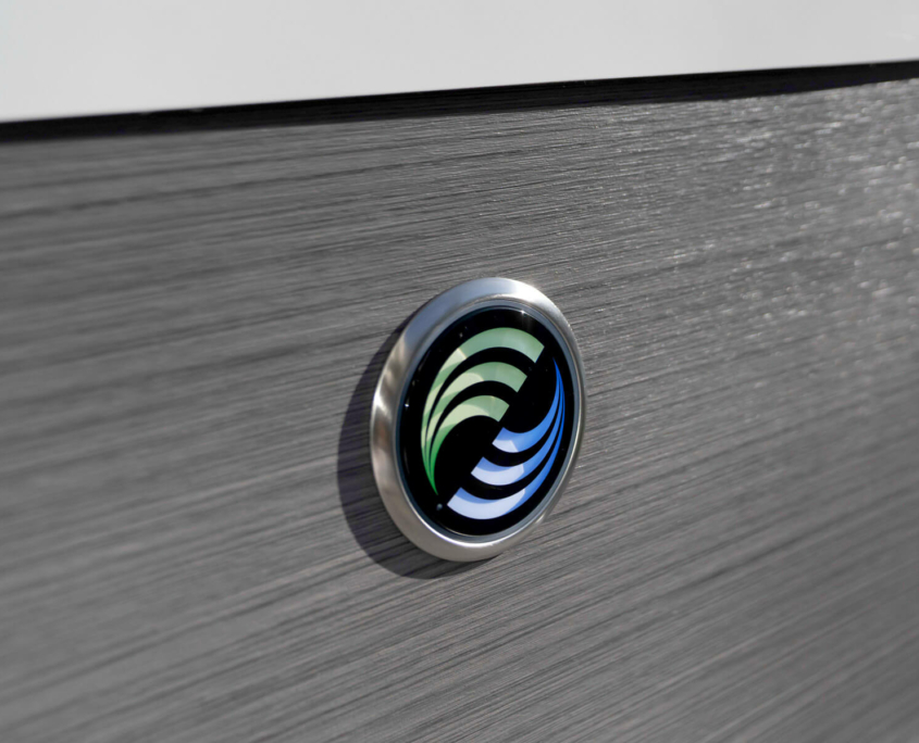 hot-spring-highlife-jetsetter-lx-alpinewhite-charcoal-badge